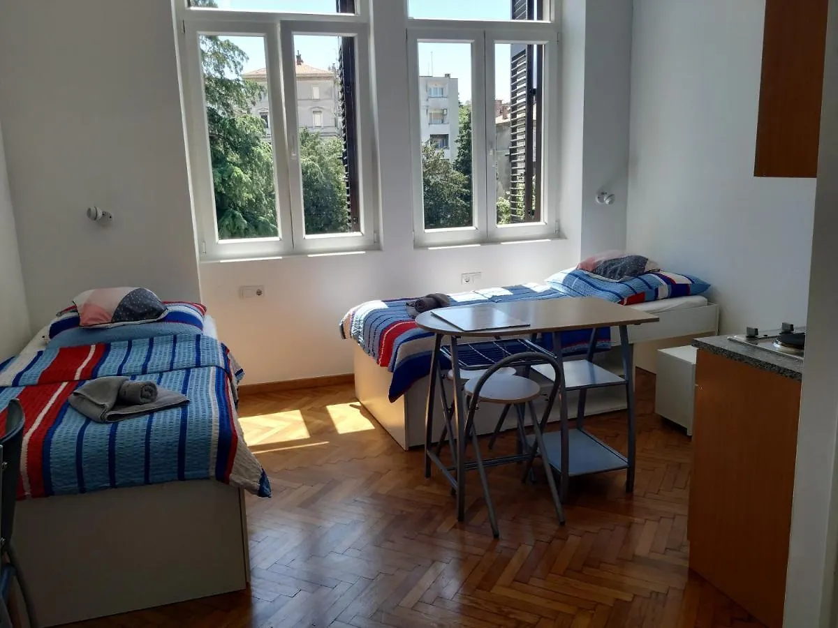 Apartments Todorovic Pula 0*,