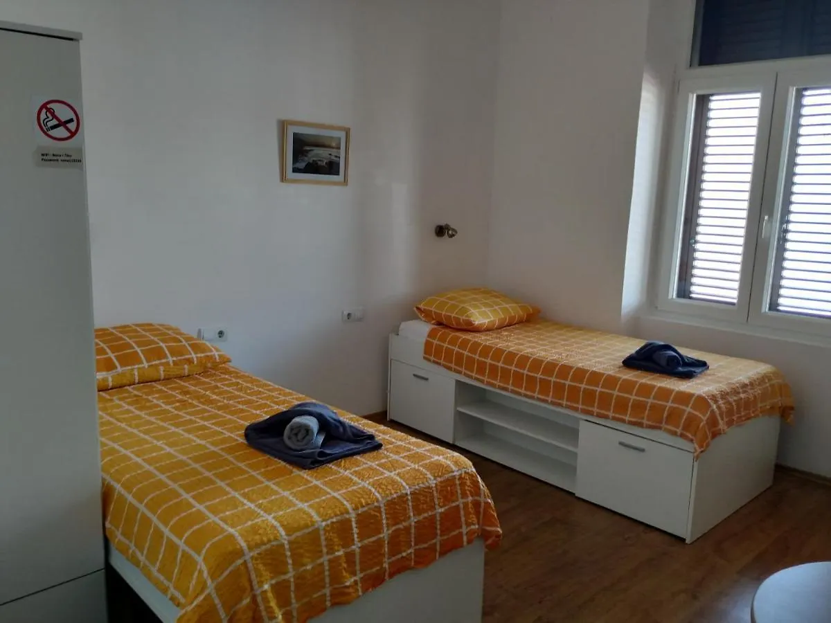 Apartments Todorovic Πούλα 0*,