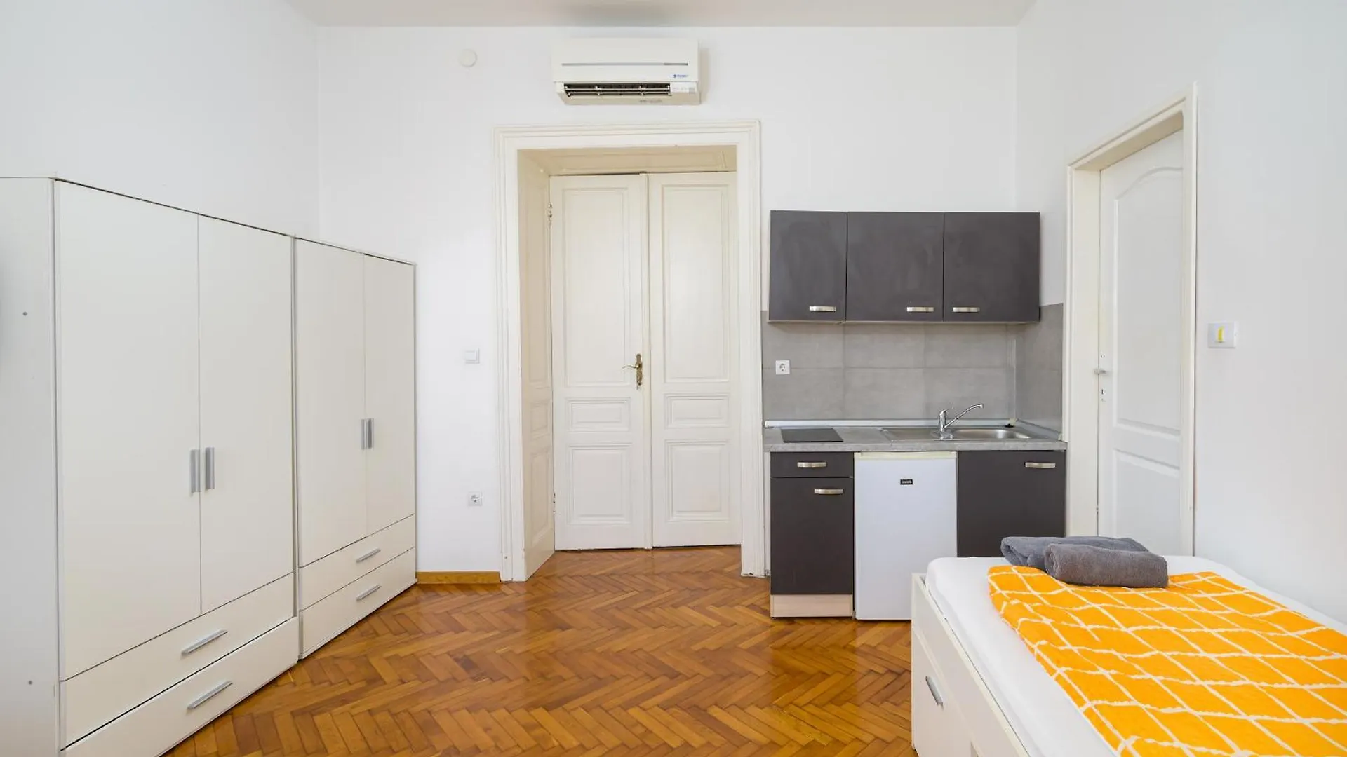 Apartments Todorovic Πούλα